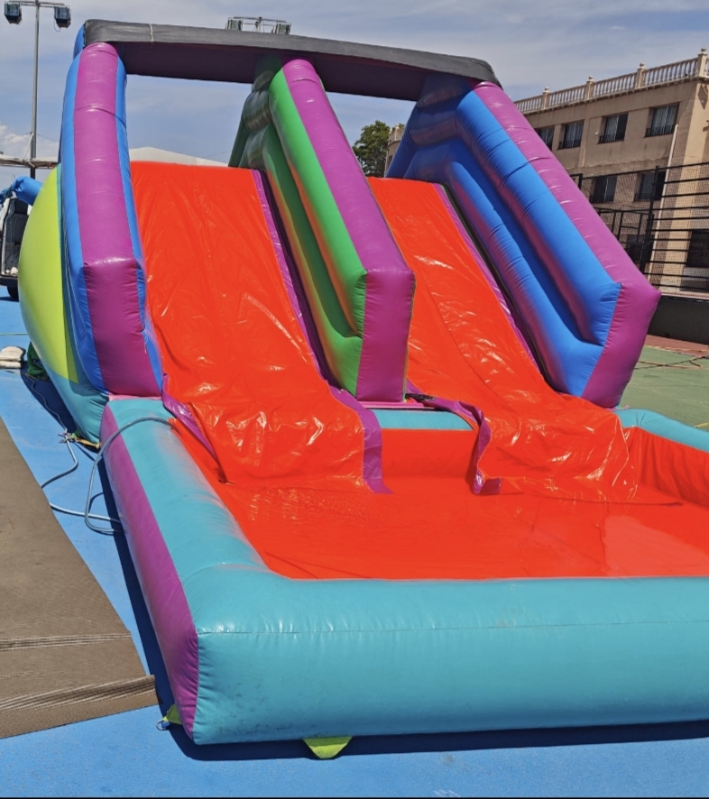 Castillo acuático doblerampa